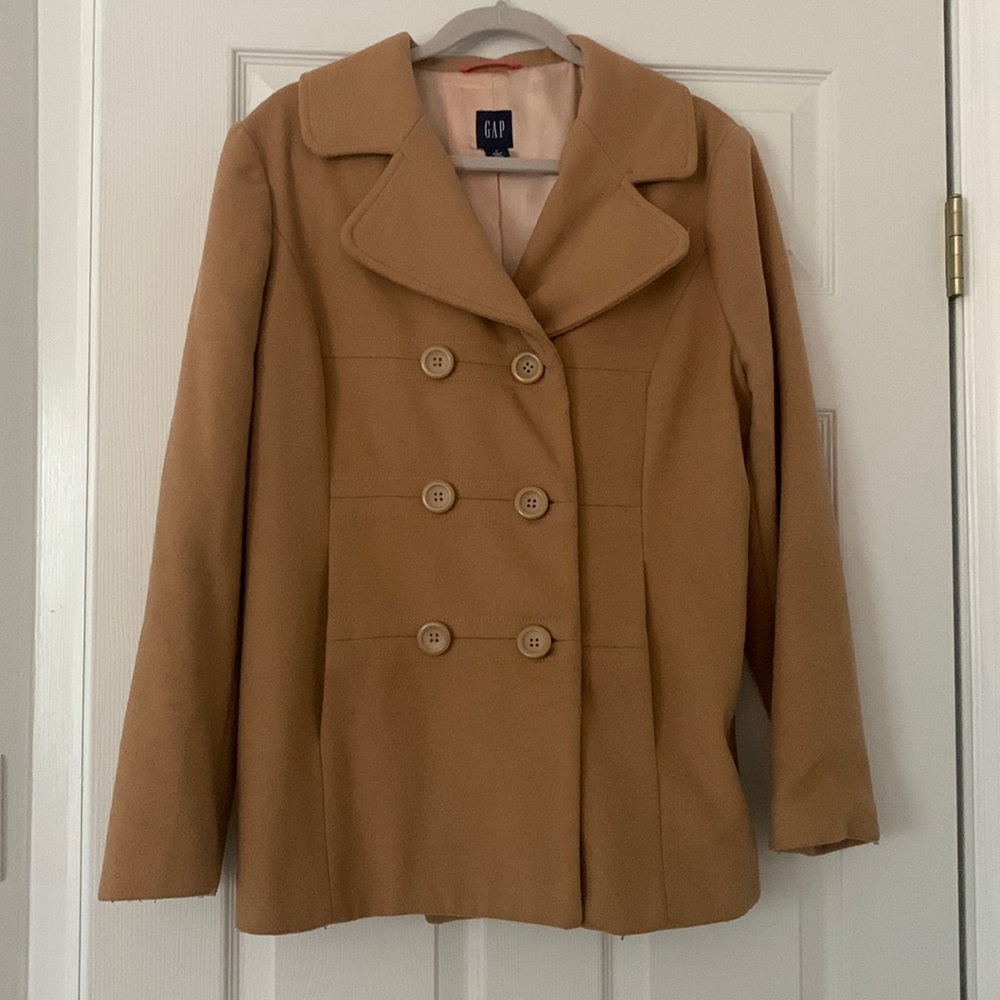 GAP short pea coat double breasted. Good condition. Size Large